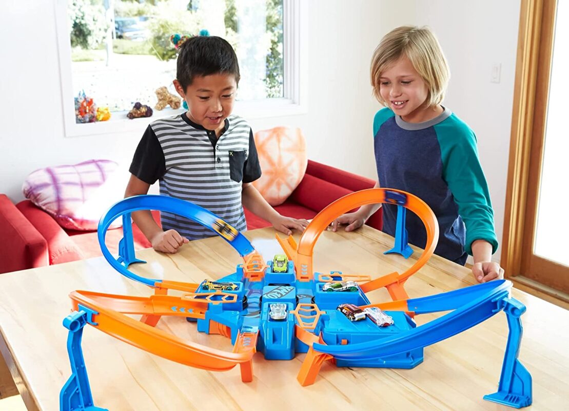 Hot Wheels Criss Cross Crash Track Set