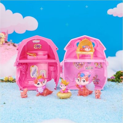 Hatchimals Family Pack Home Playset with 3 Characters and 3 Babies