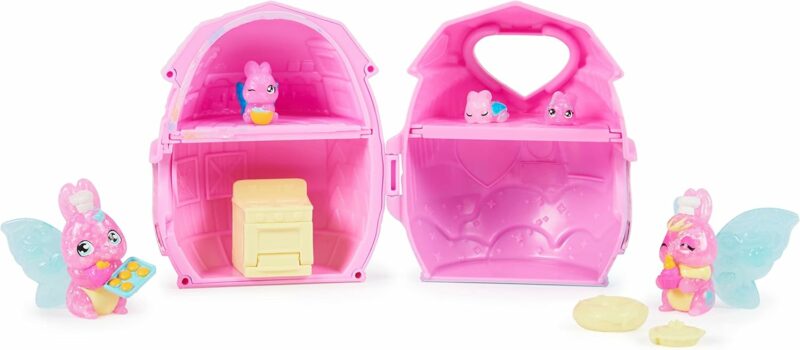 Hatchimals Family Pack Home Playset with 3 Characters and 3 Babies