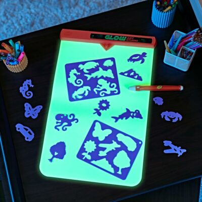Crayola Glow Art Studio Glow in the Dark Toys