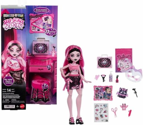 Monster High Self-Scare Secrets Draculaura Doll and Accessories Set