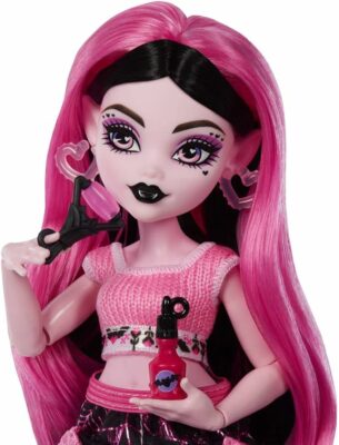 Monster High Self-Scare Secrets Draculaura Doll and Accessories Set