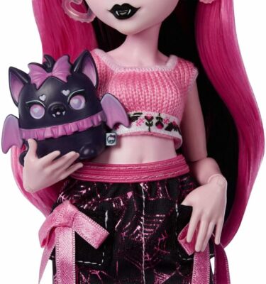 Monster High Self-Scare Secrets Draculaura Doll and Accessories Set
