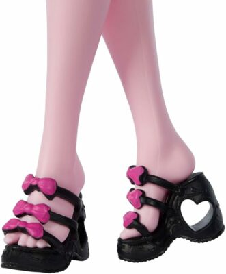 Monster High Self-Scare Secrets Draculaura Doll and Accessories Set