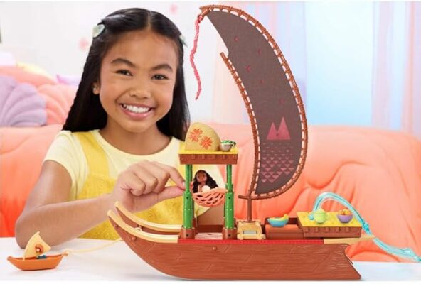 Mattel Disney Moana 2 Toy Playset with Floating Adventure Canoe