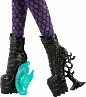 Monster High and Accessories Bianca Barclay Collectible in Academy Uniform