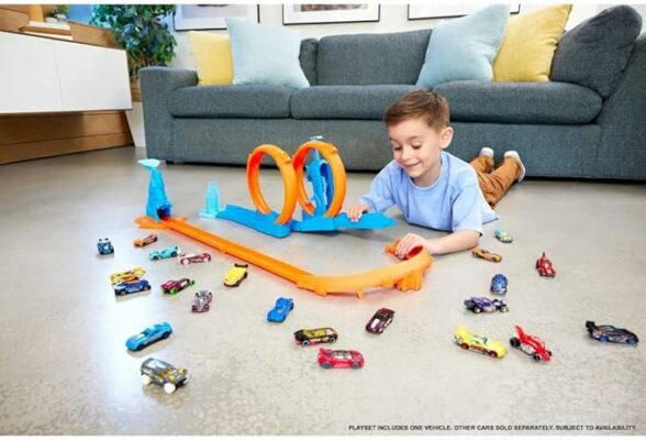 Hot Wheels Toy Car Track Set Triple Loop Pack & 1:64 Scale Vehicle