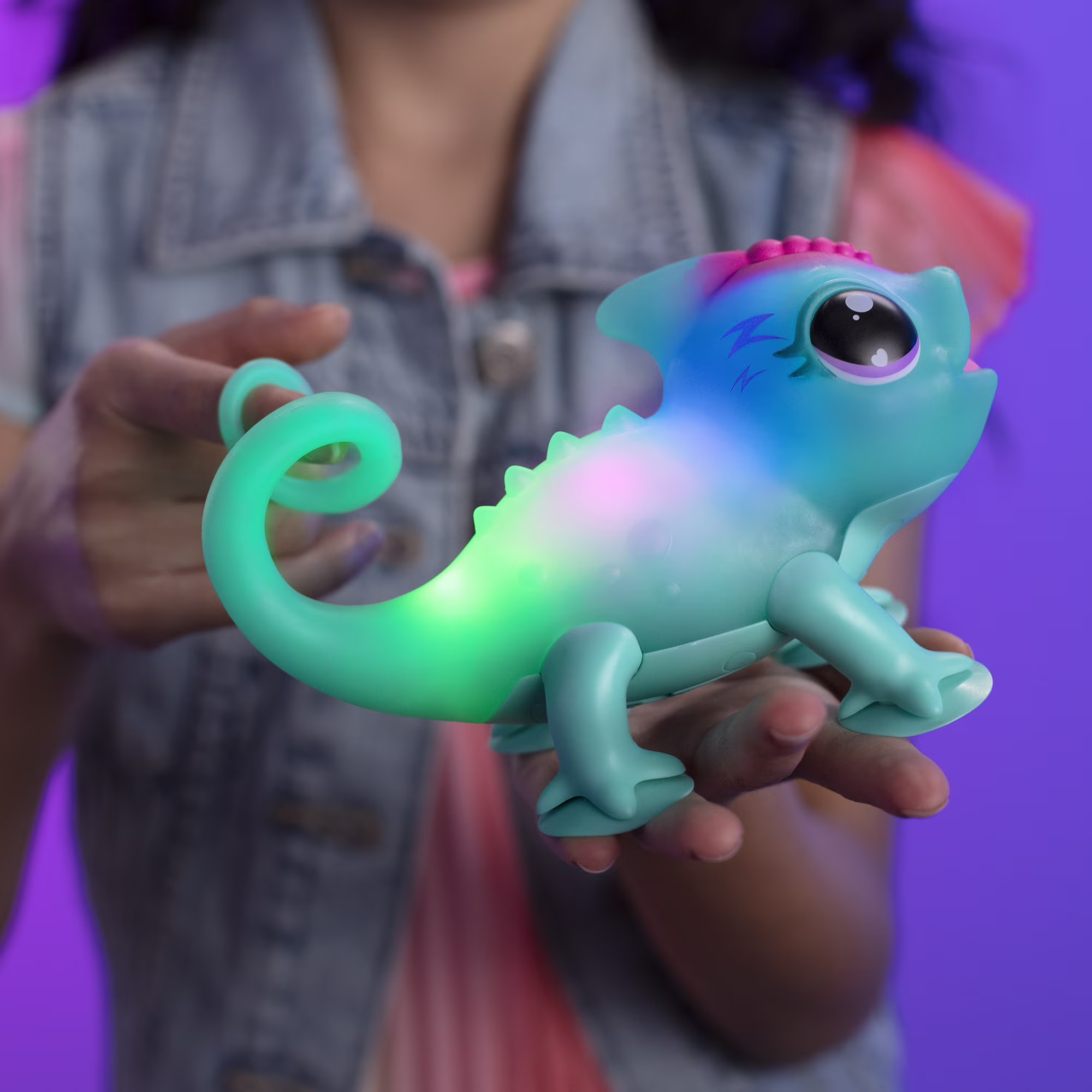 Little Live Pets Sunny the Bright Light Green Chameleon Little Live Pets Sunny the Bright Light Green Chameleon