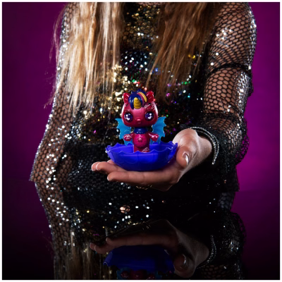 Hatchimals Glow up Magic Dusk Collectible Figure with Glow in the Dark Wings