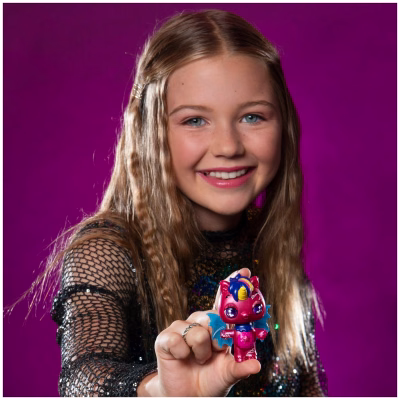 Hatchimals Glow up Magic Dusk Collectible Figure with Glow in the Dark Wings